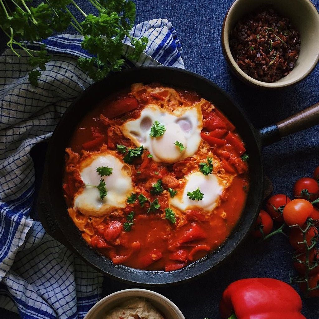 Cast Iron Skillet 9.5" with Walnut Handle